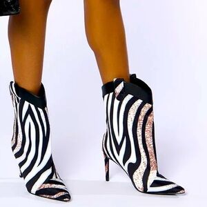 AZALEA WANG Black & White Zebra Western Boots